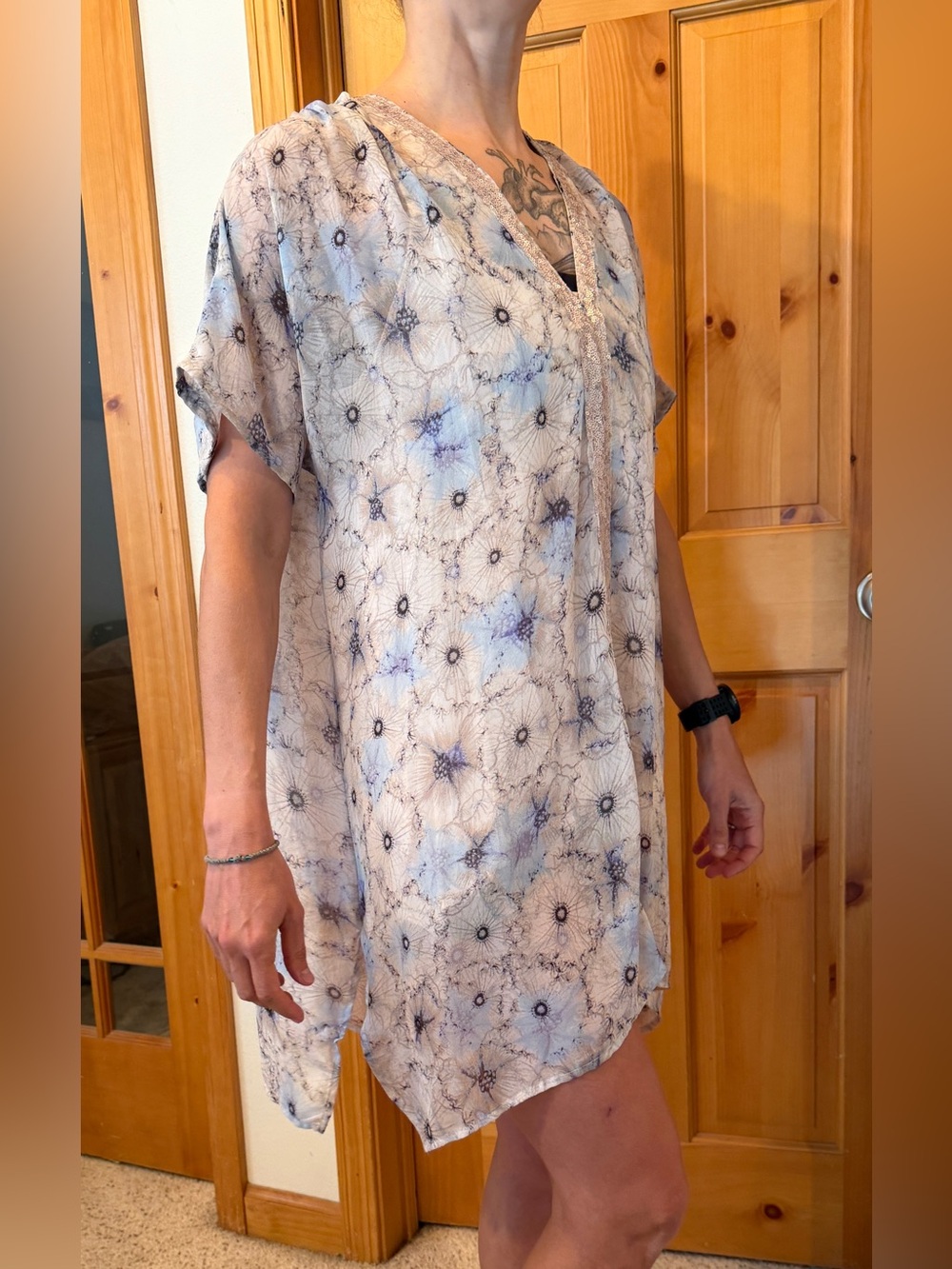 Lightweight Blue Floral V-Neck Swim Coverup Tunic Meduim